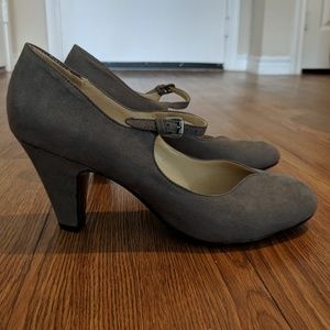 Gray suede retro-style Mary Jane heels, size 9